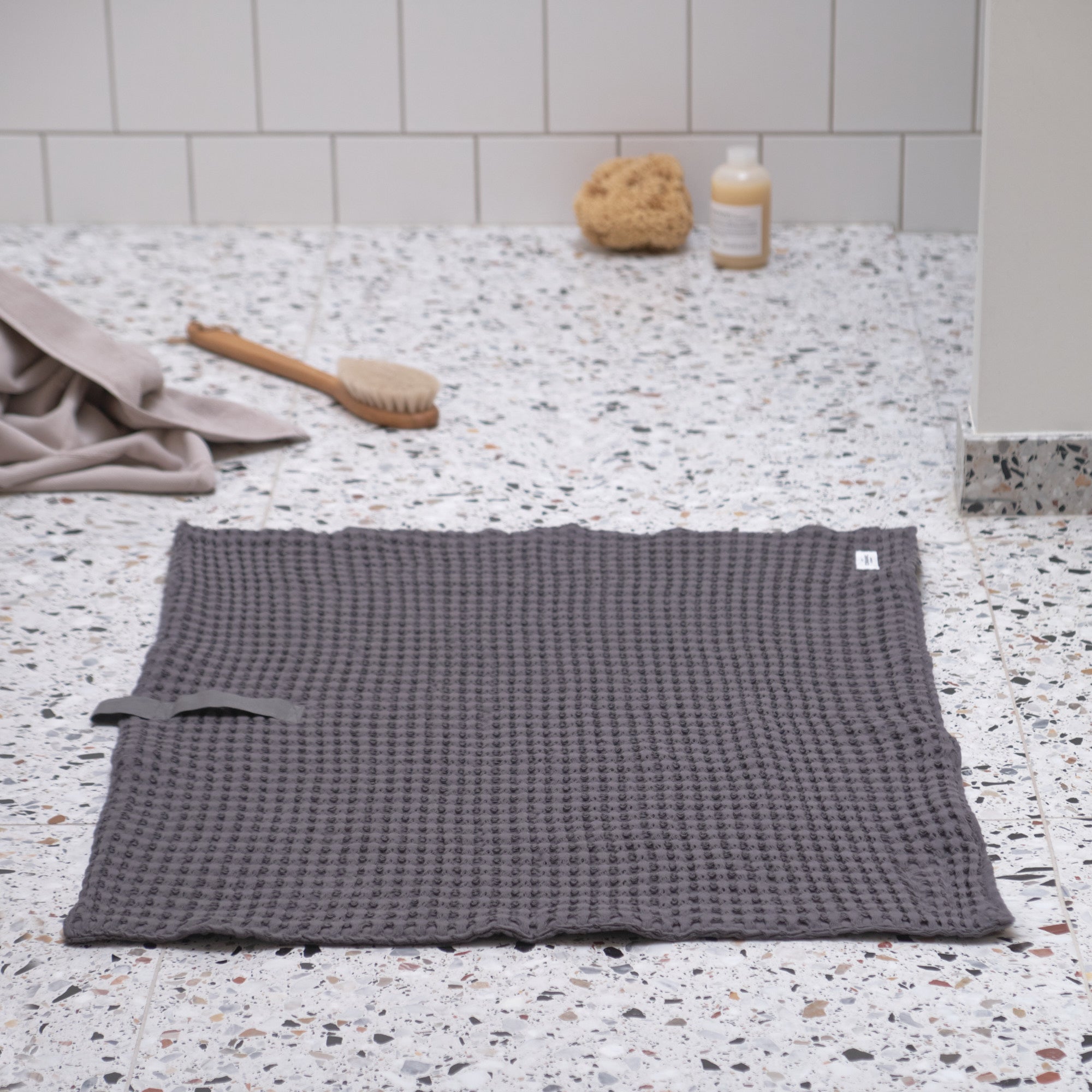 The Organic Company Big Waffle Bath Mat - 80 x 55 cm Big Waffle 110 Dark grey